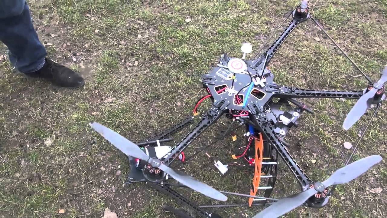 Drone crashes in paris